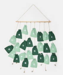 Sinsay Kalendarz Adwentowy Z Wiszącymi Woreczkami Zielony